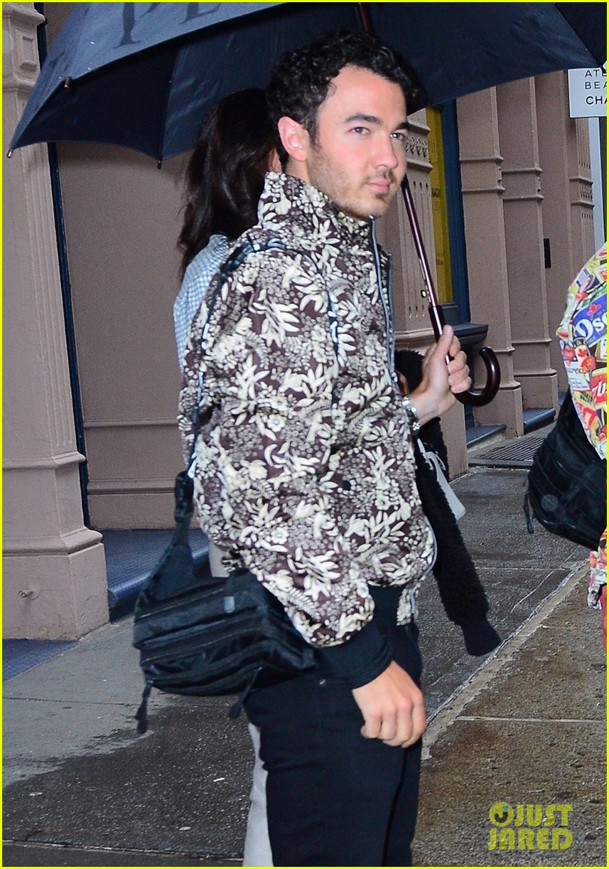 jonas brothers night out in new york city 10