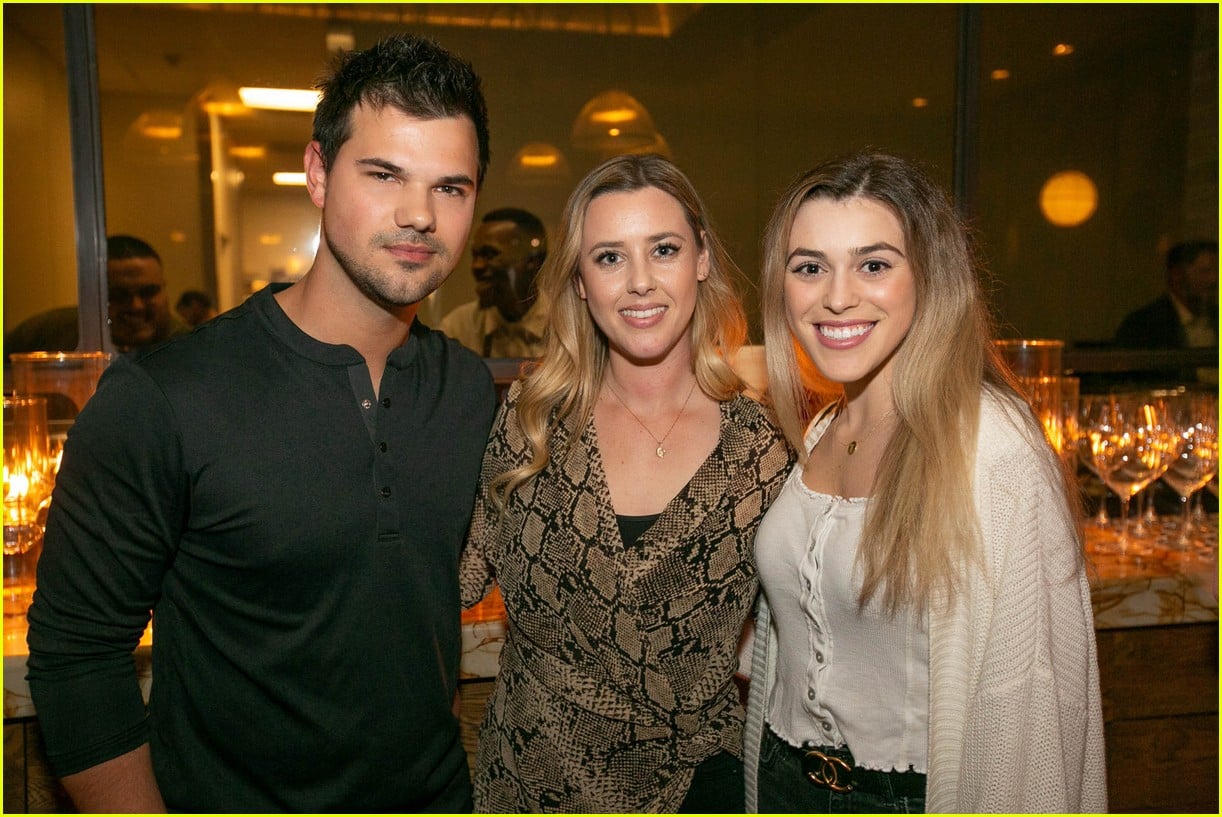 taylor lautner and girlfriend tay dome wine and dine in san diego 03