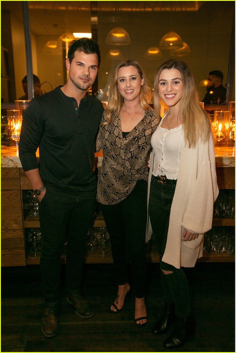 taylor lautner and girlfriend tay dome wine and dine in san diego 04