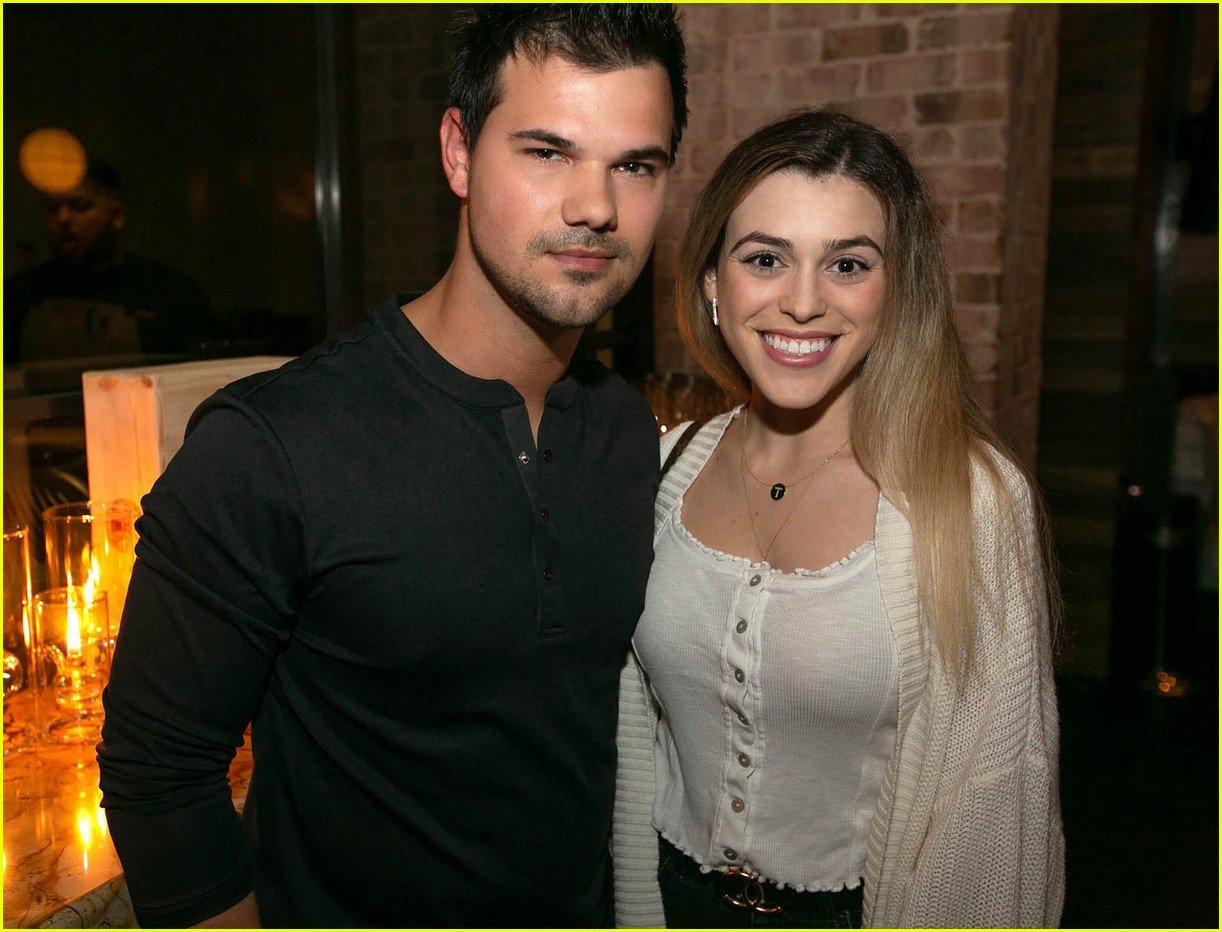 taylor lautner and girlfriend tay dome wine and dine in san diego 05