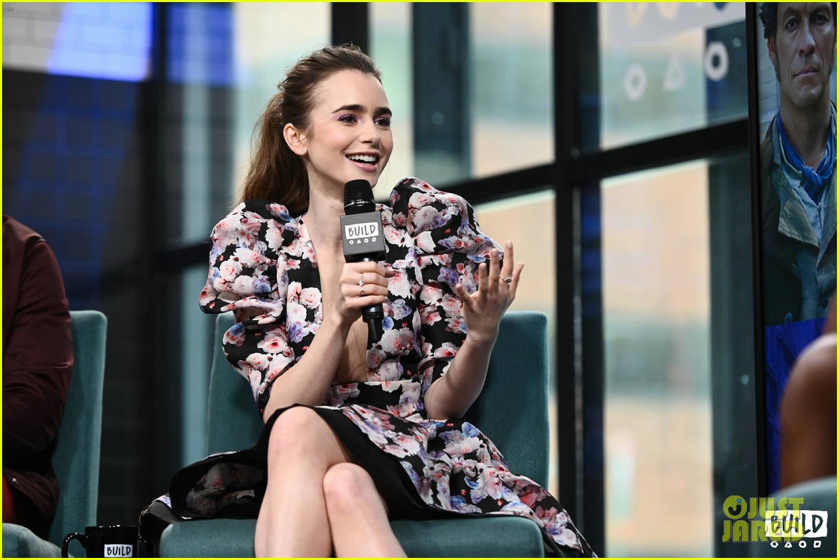 lily collins premieres les miserables in nyc 25