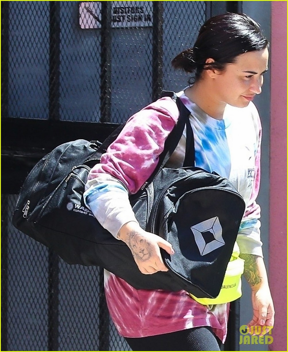 demi lovato hits boxing gym in colorful tie dye t shirt 02