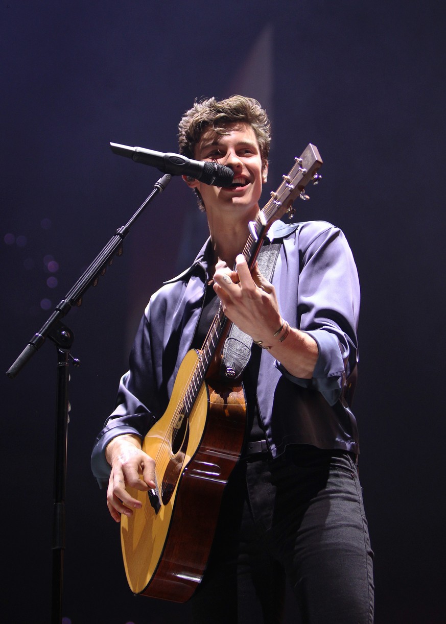 shawn mendes portugal performance concert pics 01