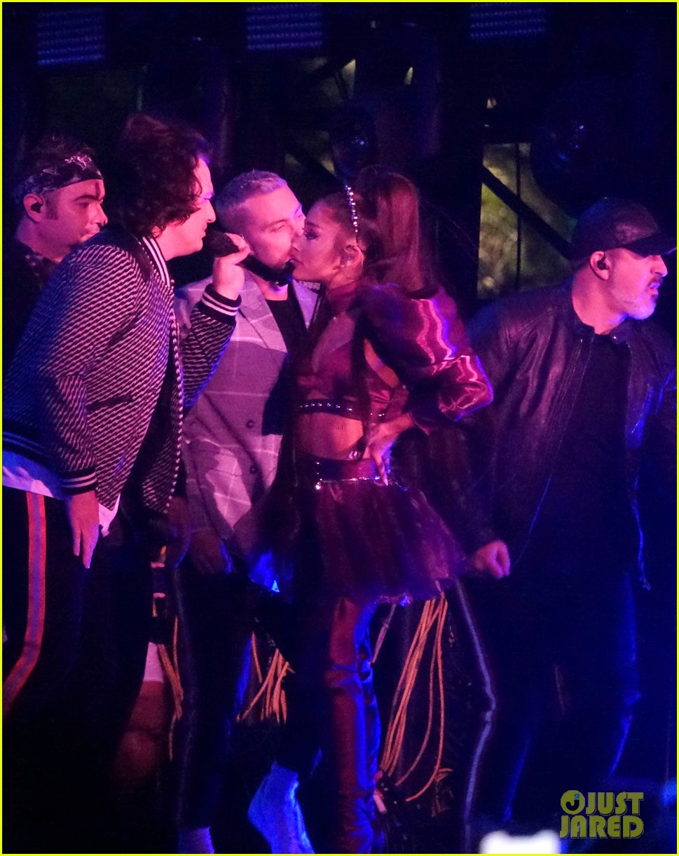 nsync join ariana grande on stage for coachella set 02