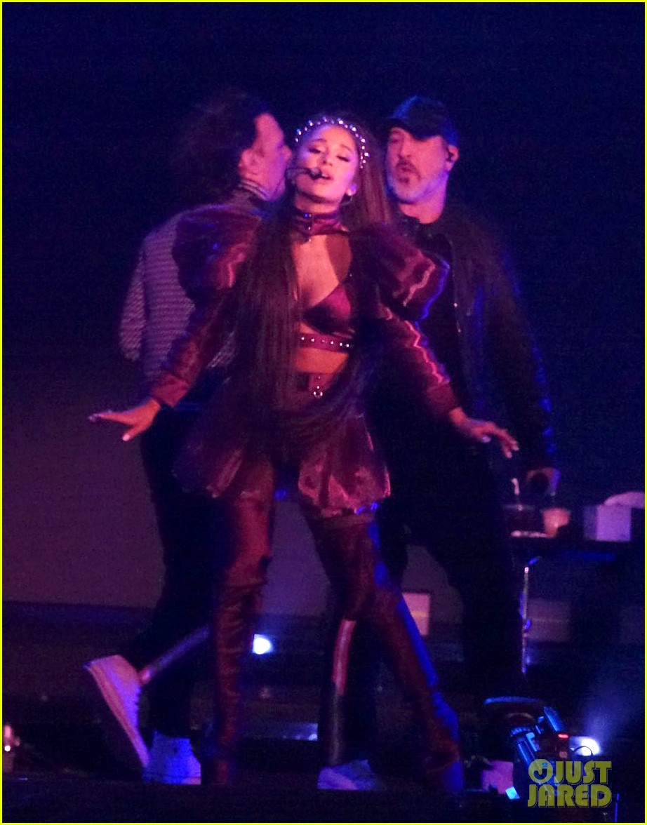 nsync join ariana grande on stage for coachella set 03