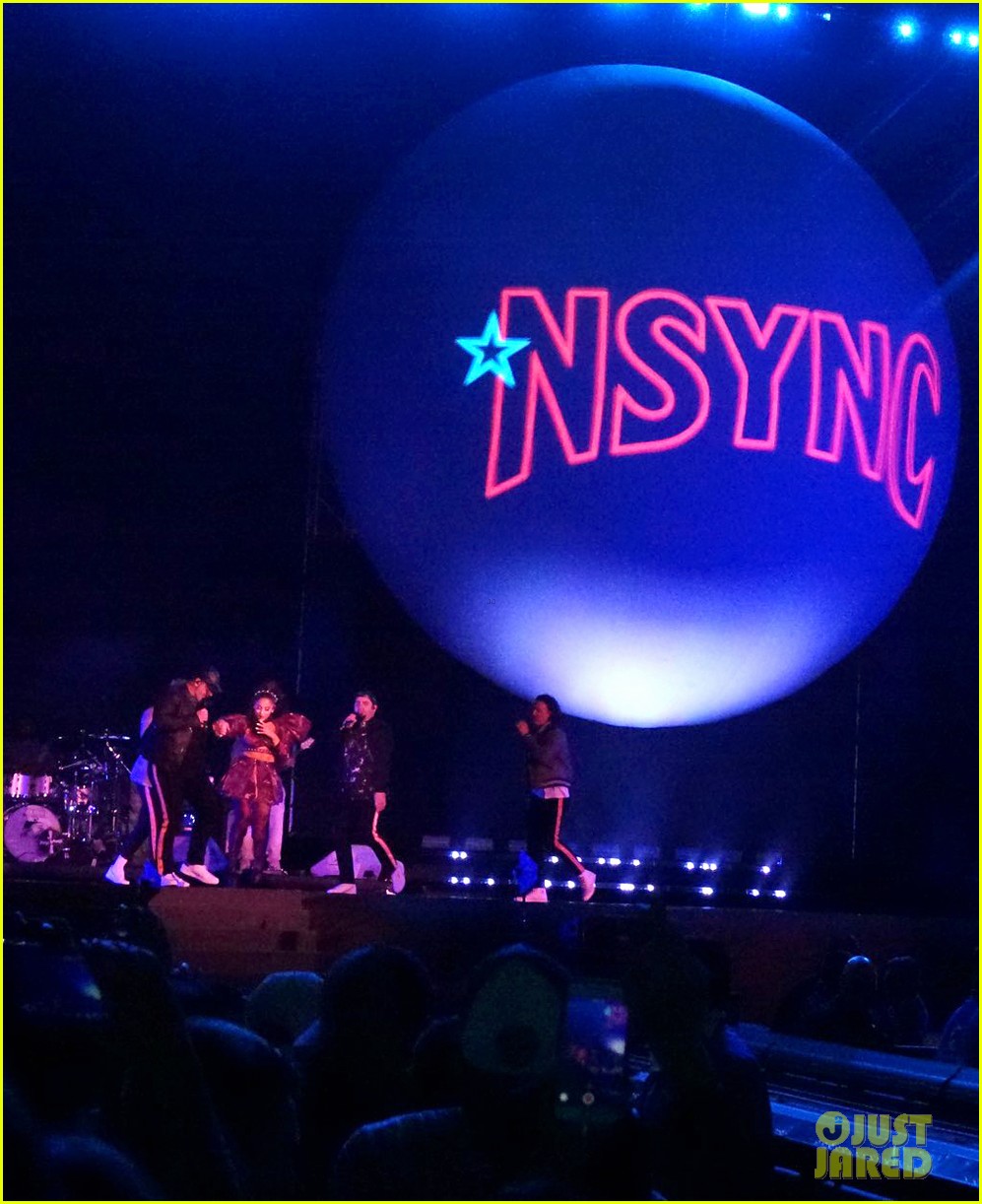 nsync join ariana grande on stage for coachella set 08