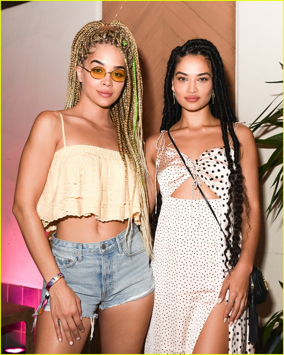 madison pettis and amanda steele kick off festival weekend with revolve 18