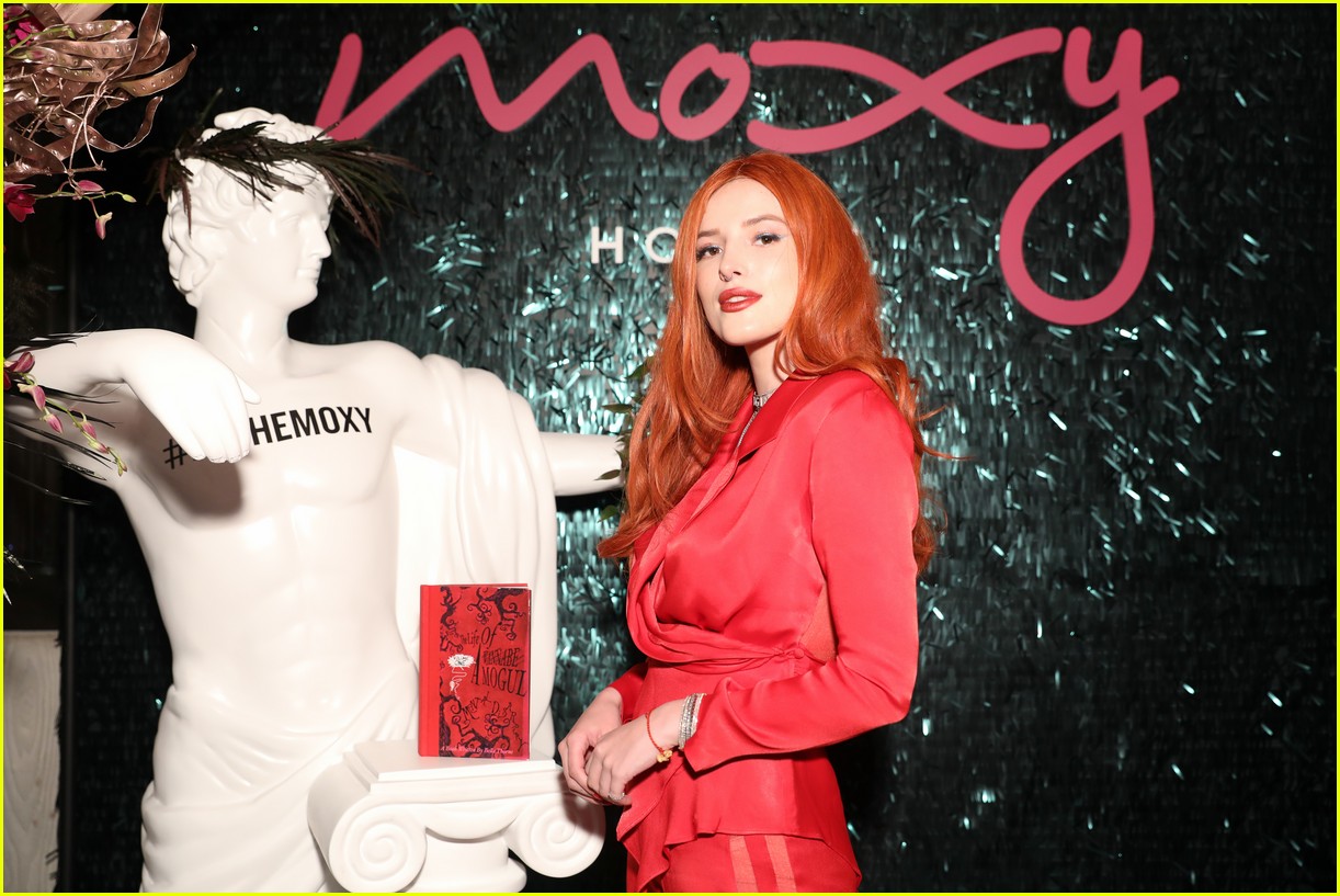 bella thorne and nina agdal team up for moxy chelseas grand opening 30