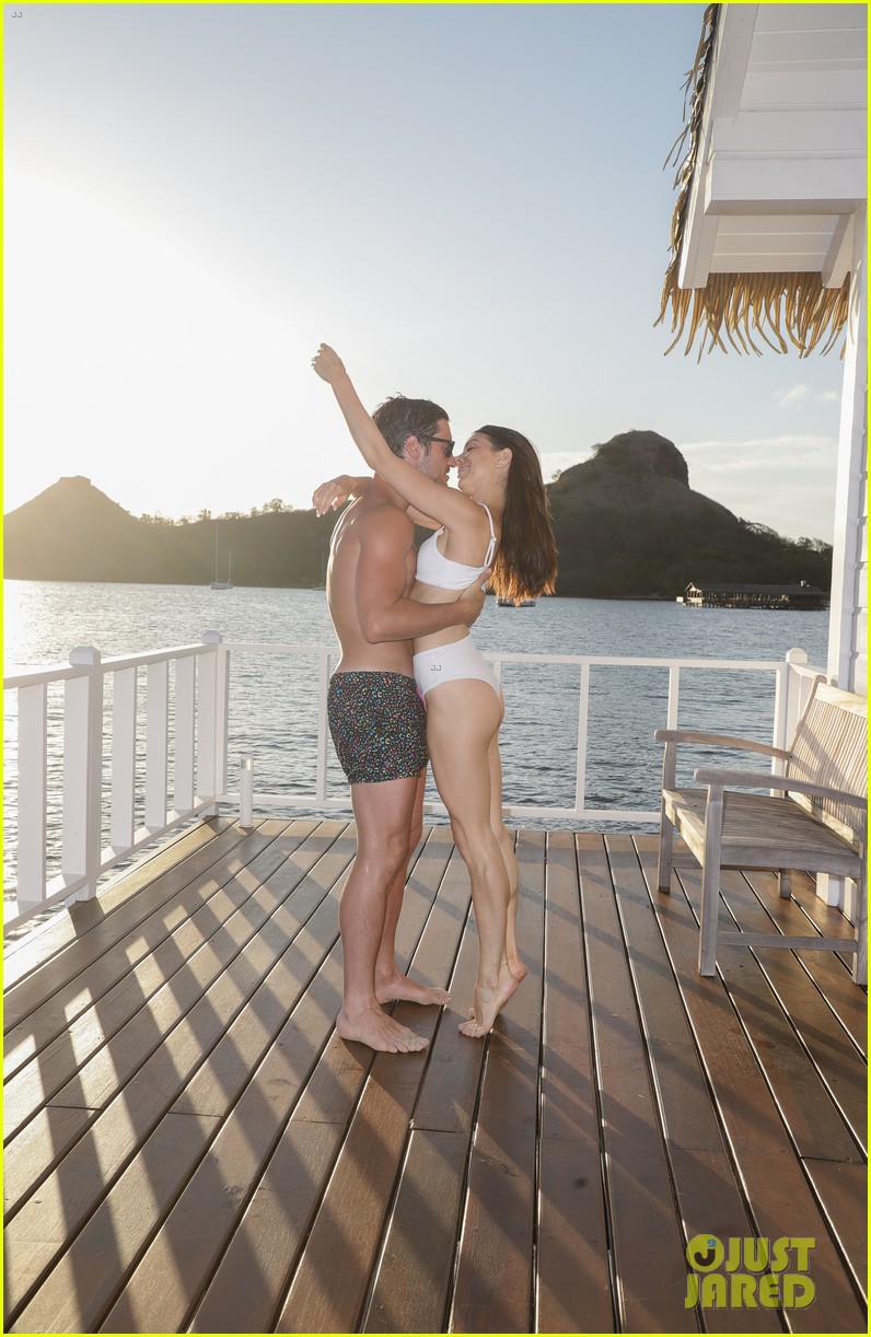 val chmerkovskiy shows off abs on beachside honeymoon with jenna johnson 12