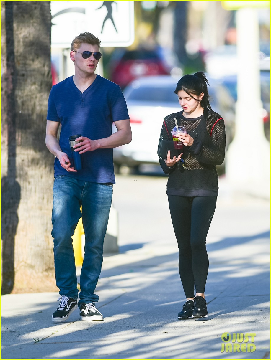 ariel winter hangs out with levi meaden after her workout 06