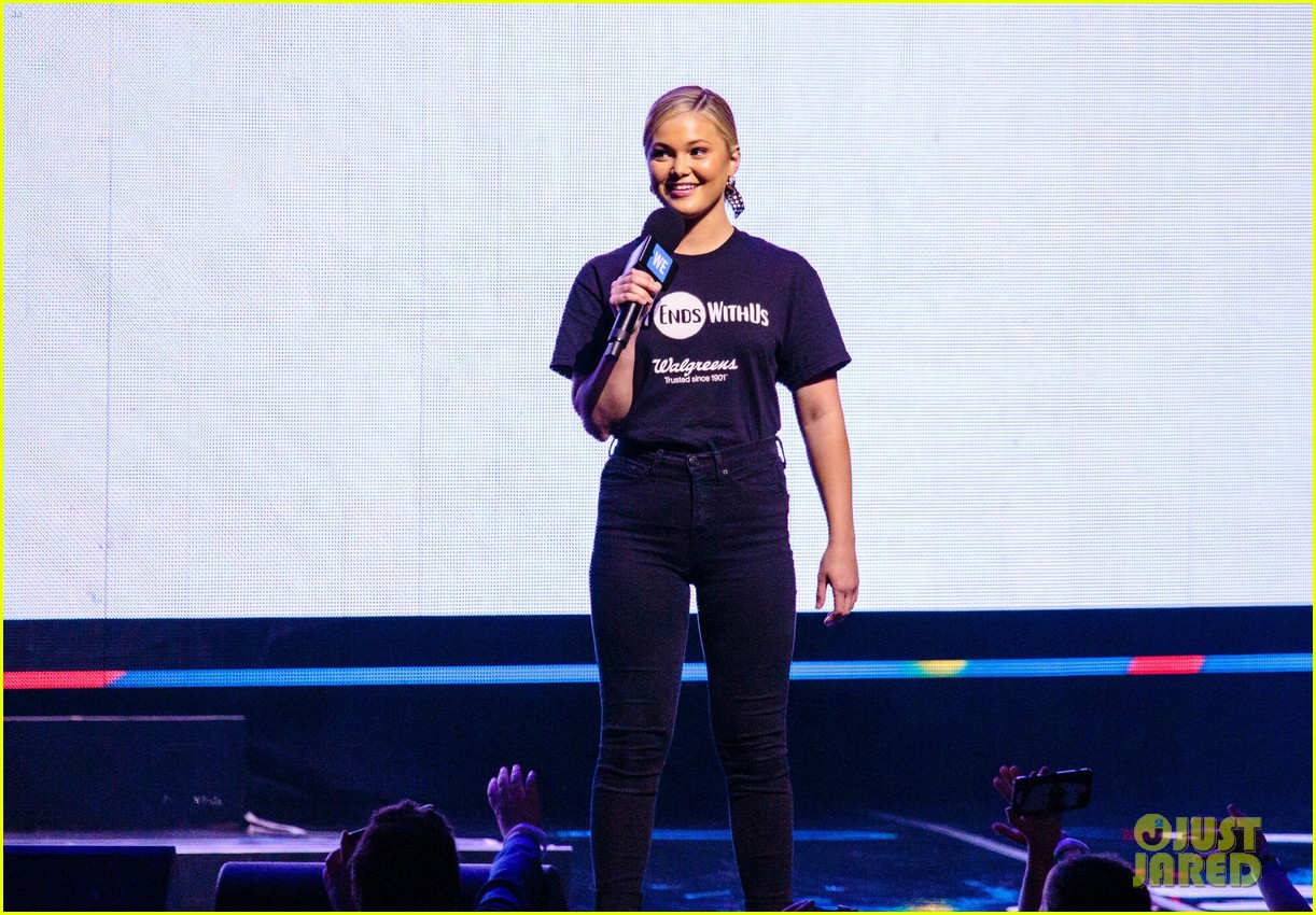 ariel winter olivia holt and more stars take the we day stage 07