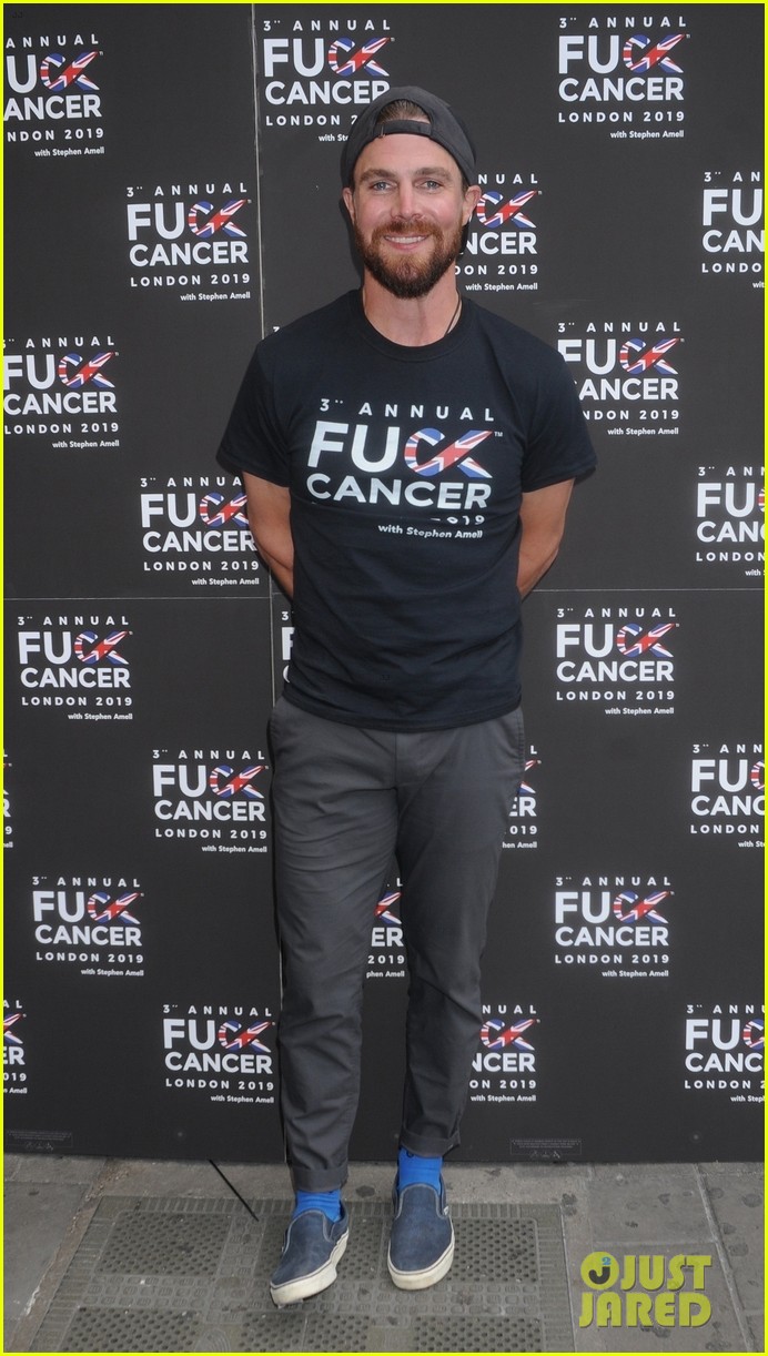 stephen amell wife cassandra host f cancer event in london 01