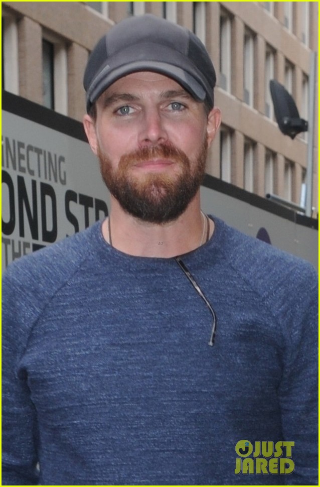 stephen amell wife cassandra host f cancer event in london 04