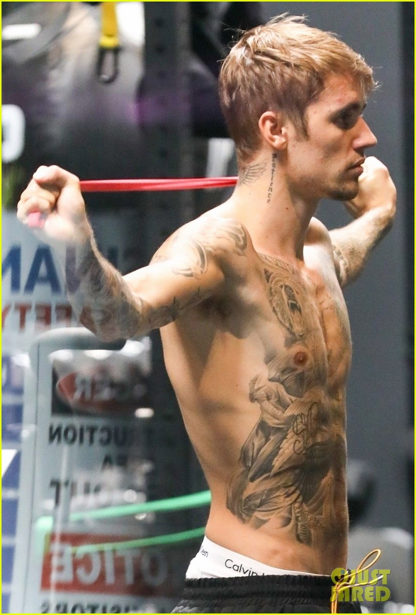 justin bieber goes shirtless for gym session in los angeles 03
