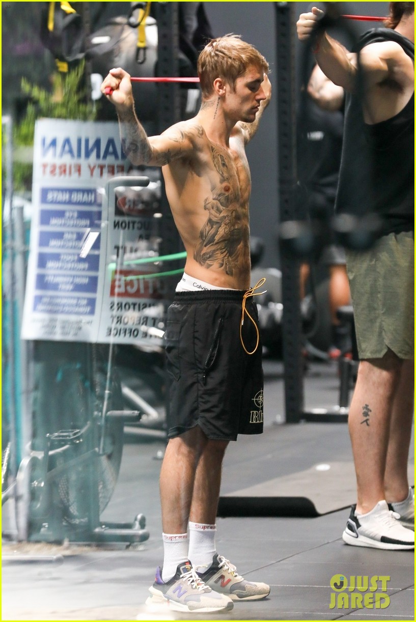 justin bieber goes shirtless for gym session in los angeles 05
