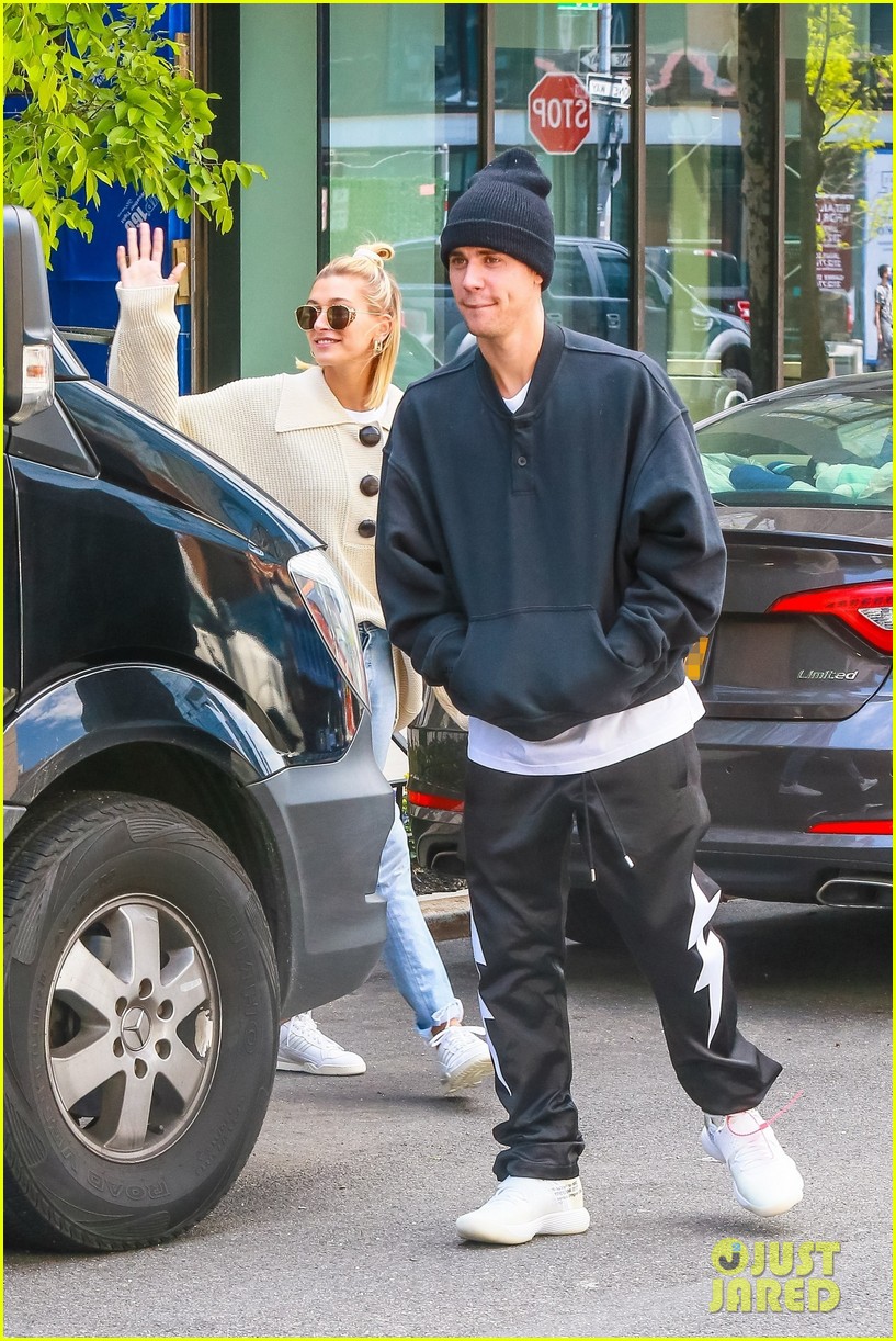 justin and hailey bieber are all smiles while out to lunch 01