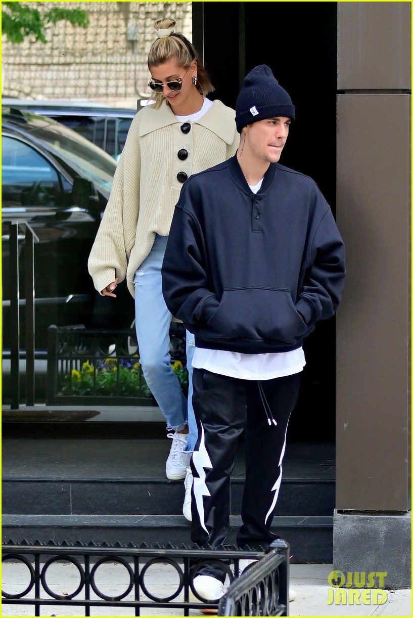 justin and hailey bieber are all smiles while out to lunch 02