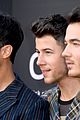 jonas brothers suit up for billboard music awards 06