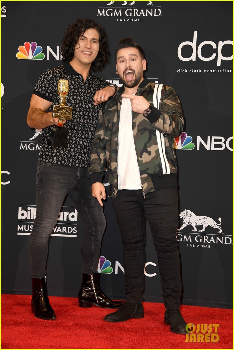 dan shay perform speechless with tori kelly at billboard music awards 2019 24