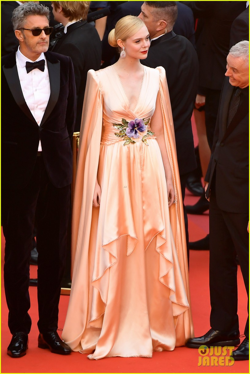 elle fanning cannes opening ceremony gucci gown 01
