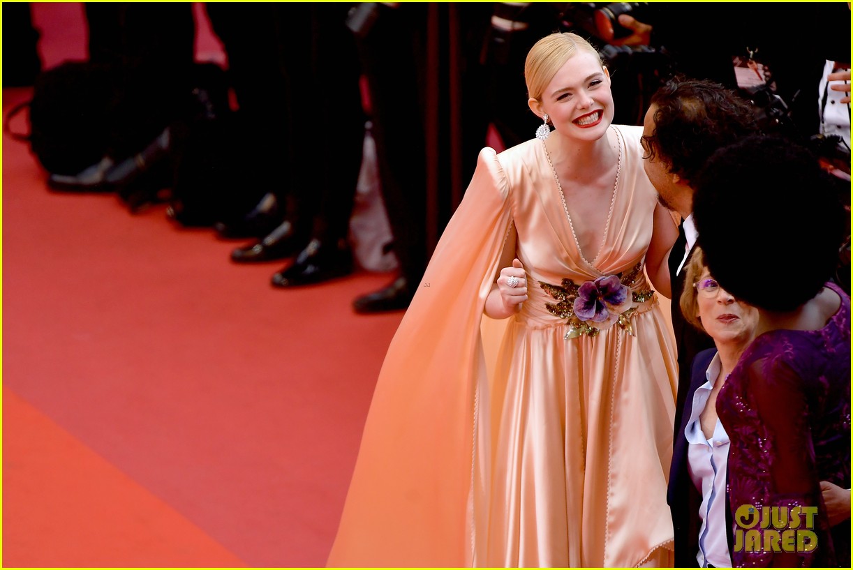 elle fanning cannes opening ceremony gucci gown 14