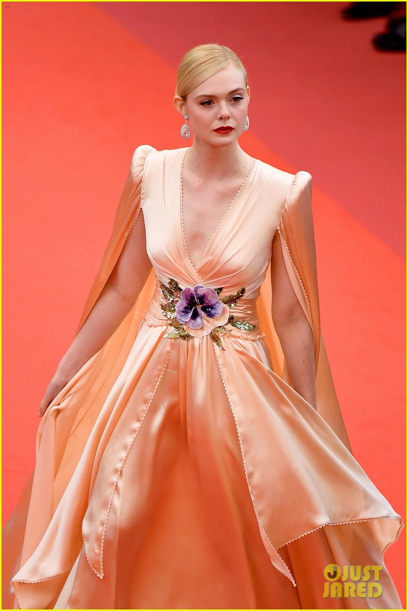 elle fanning cannes opening ceremony gucci gown 22