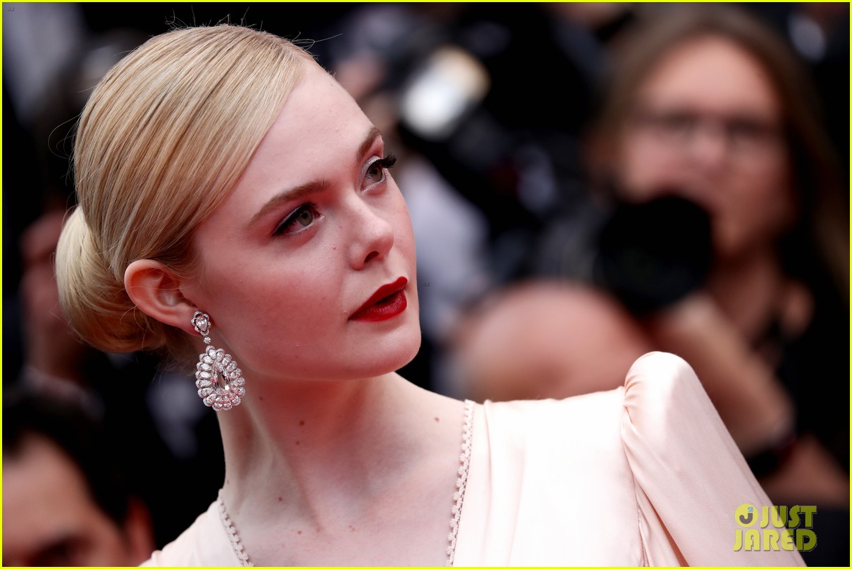 elle fanning cannes opening ceremony gucci gown 24