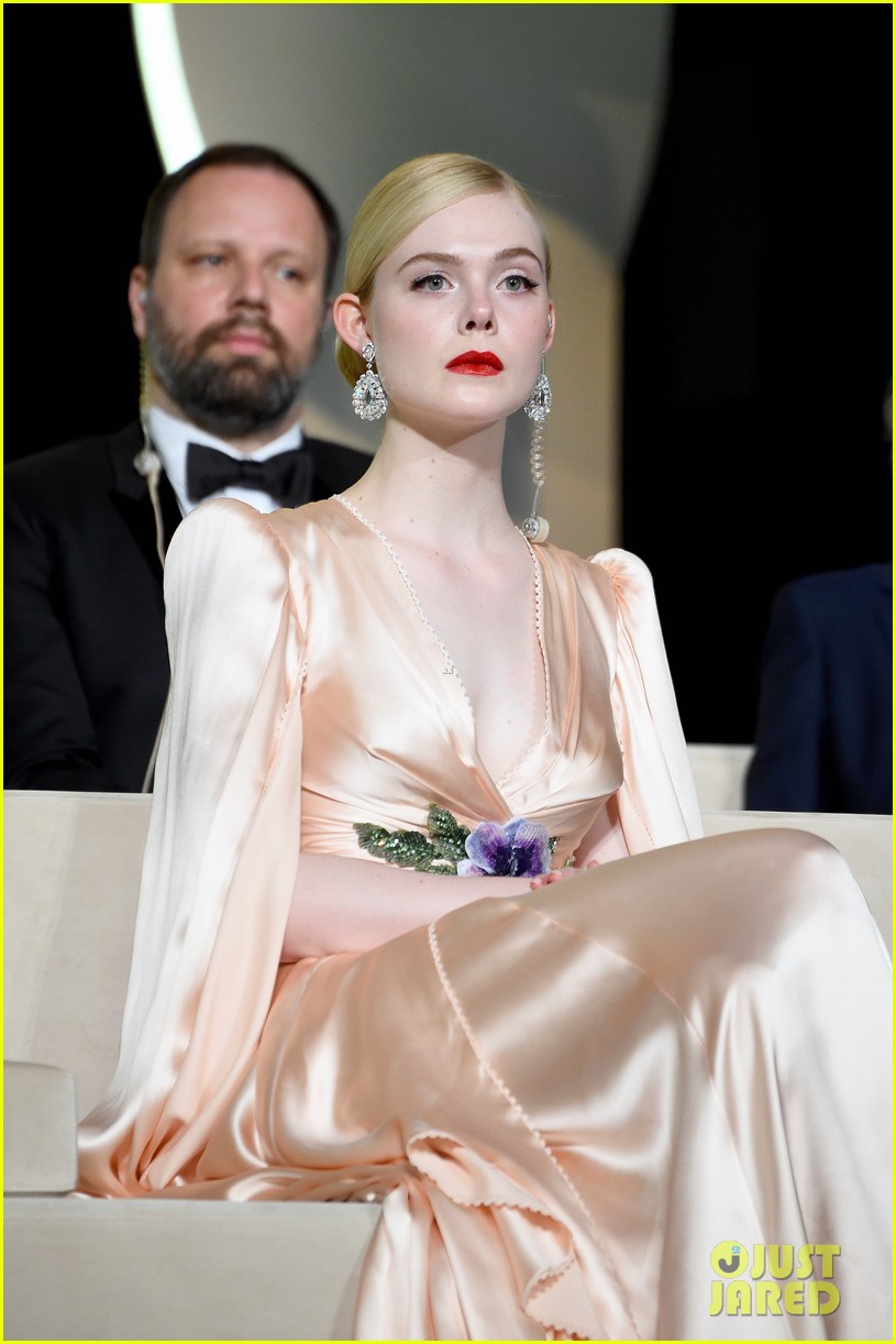 elle fanning cannes opening ceremony gucci gown 29