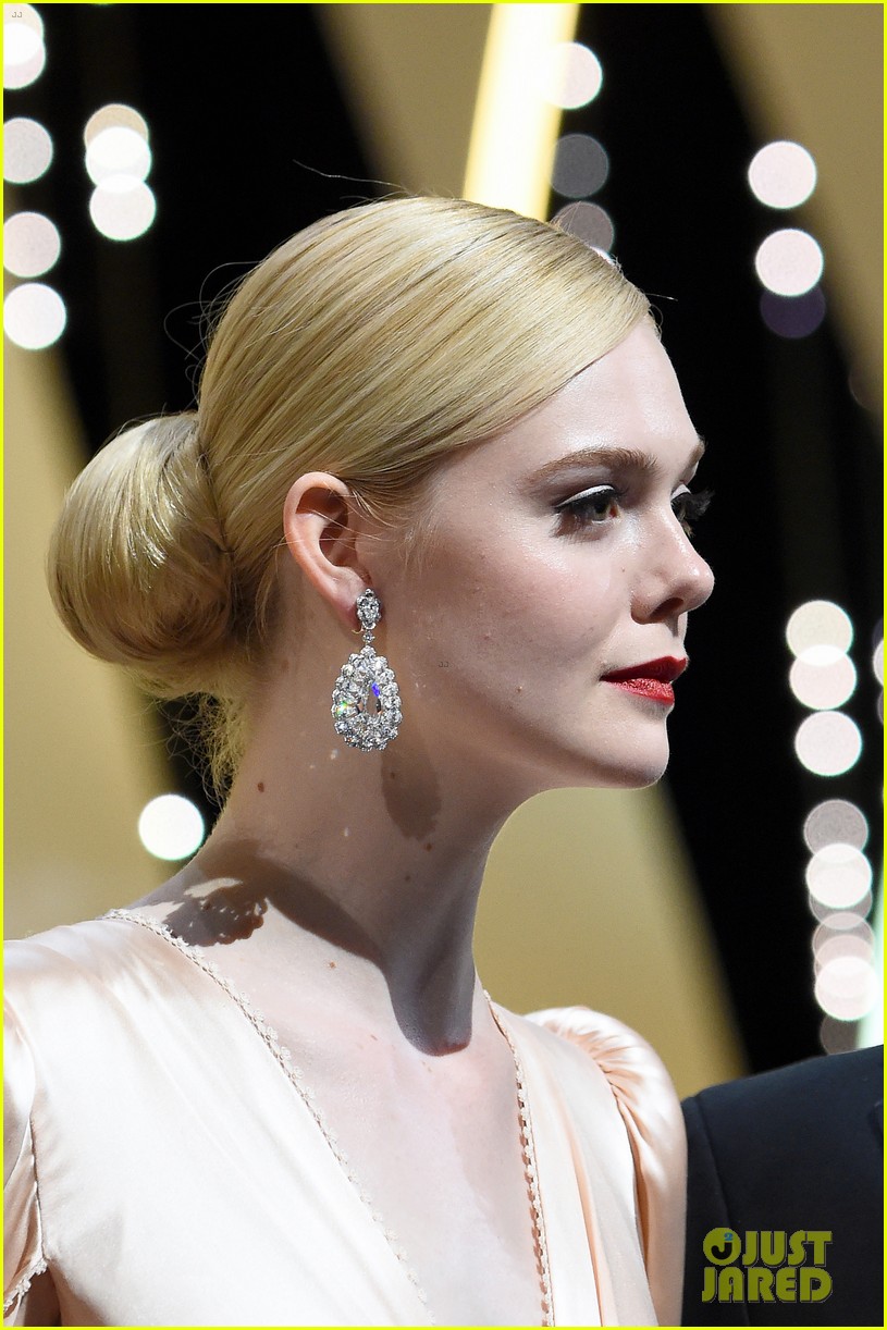 elle fanning cannes opening ceremony gucci gown 30