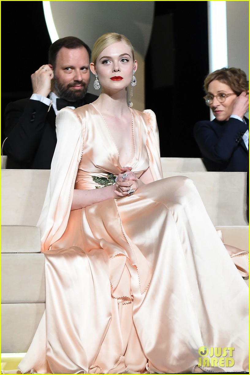 elle fanning cannes opening ceremony gucci gown 34