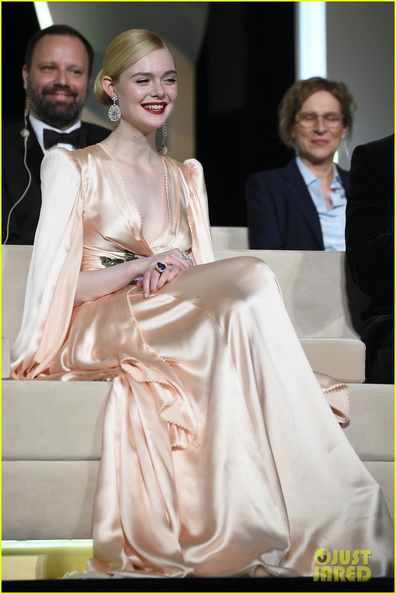 elle fanning cannes opening ceremony gucci gown 35