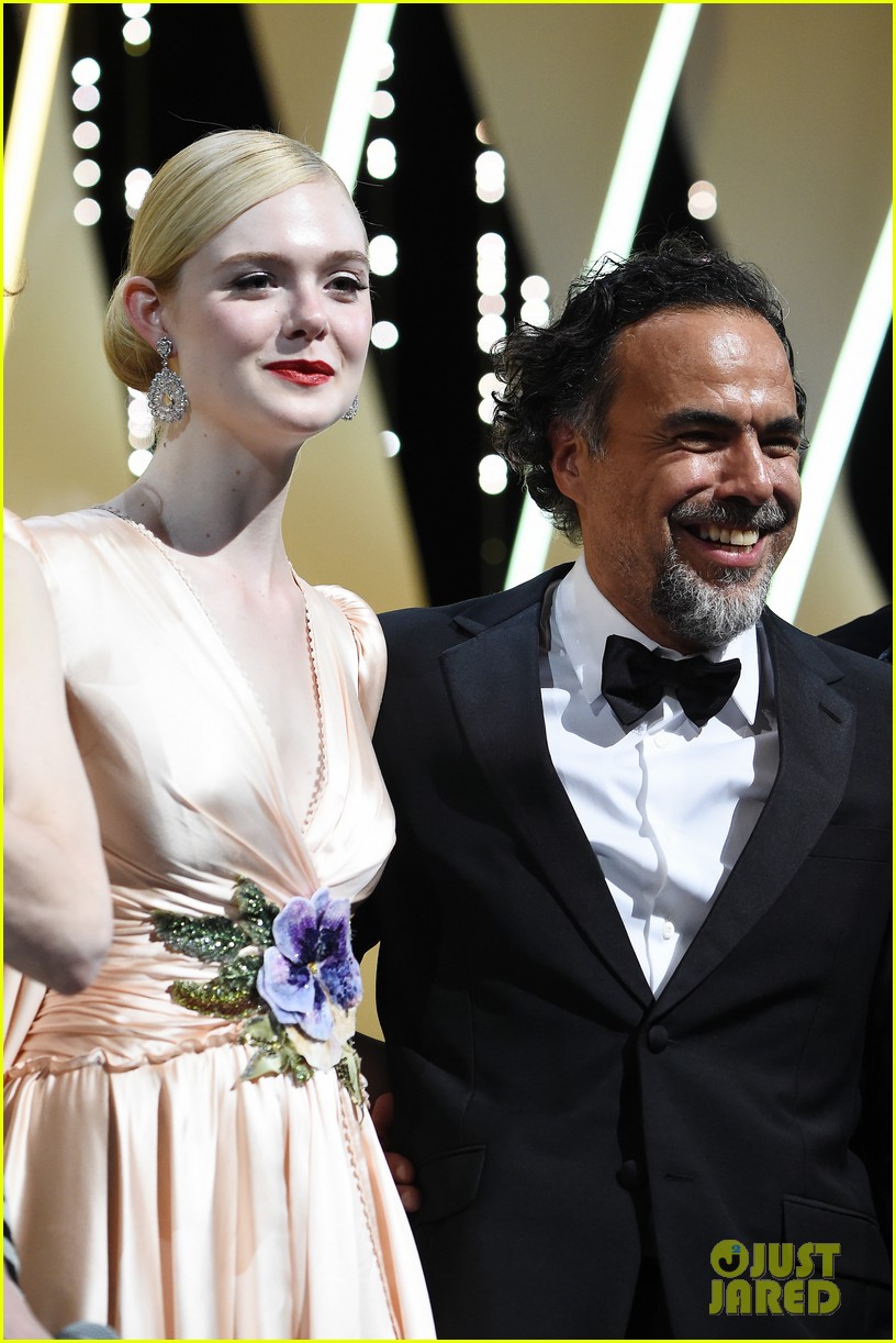 elle fanning cannes opening ceremony gucci gown 39