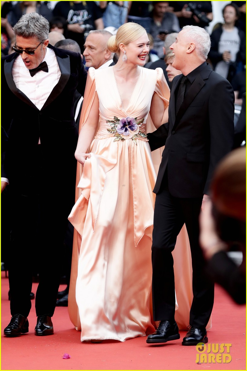elle fanning cannes opening ceremony gucci gown 47
