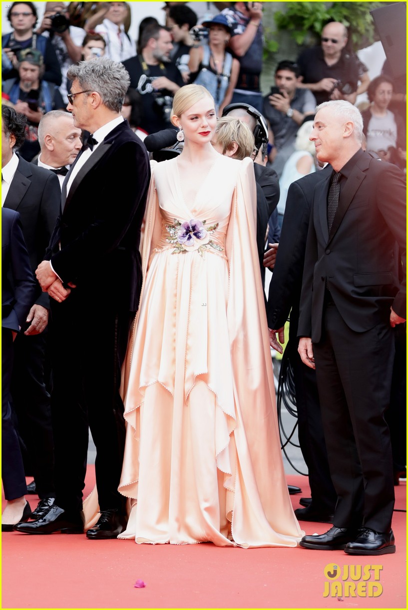elle fanning cannes opening ceremony gucci gown 48