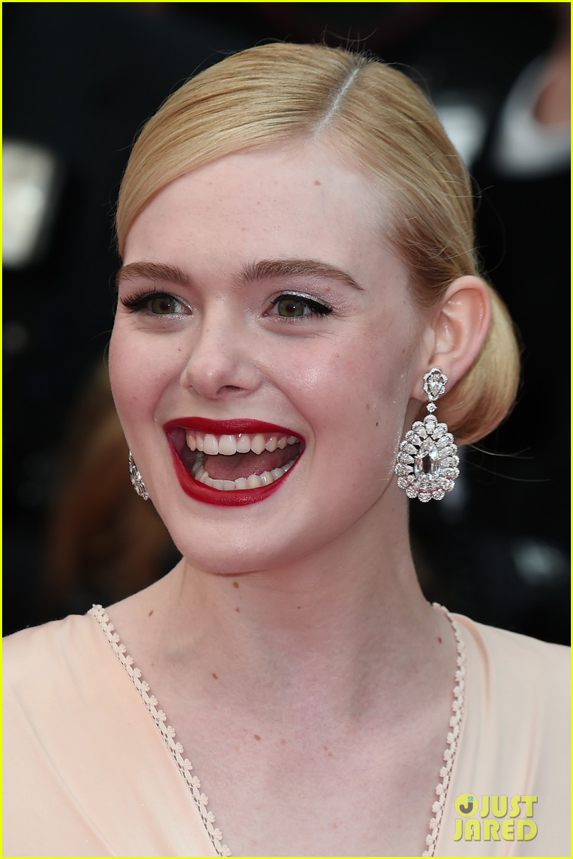 elle fanning cannes opening ceremony gucci gown 53