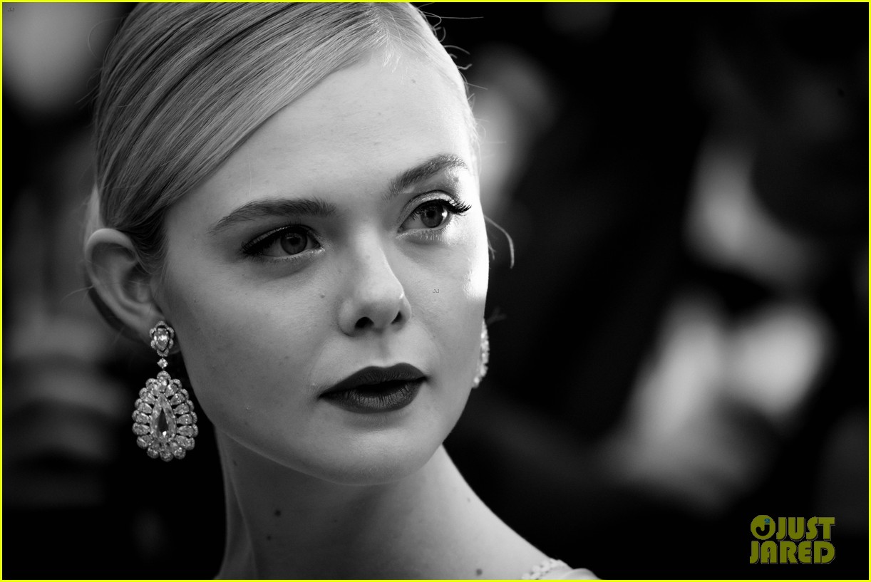 elle fanning cannes opening ceremony gucci gown 55
