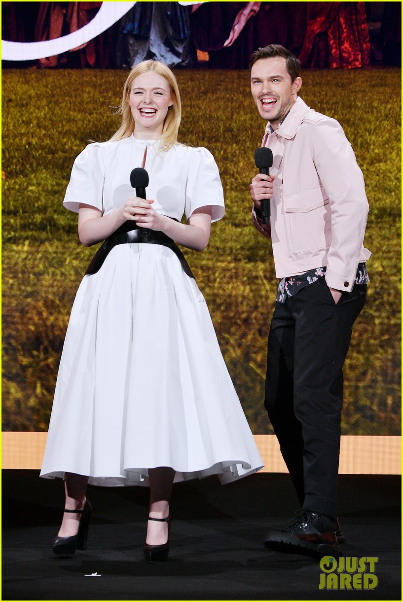 elle fanning nicholas hoult bring the great to hulu upfronts 05