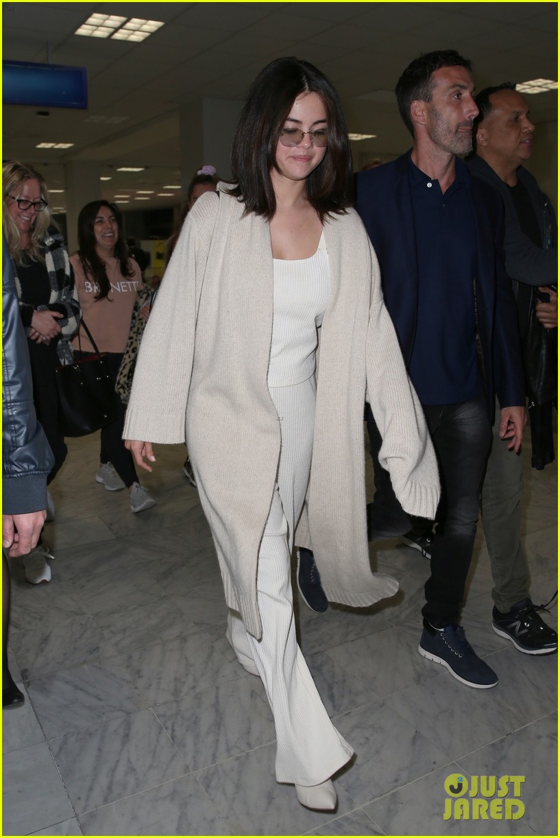 selena gomez arrives at airport for cannes 05