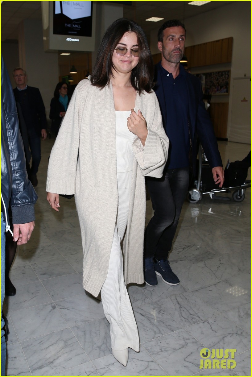 selena gomez arrives at airport for cannes 17