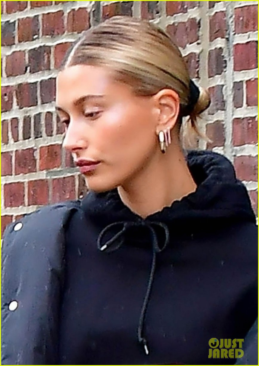 hailey bieber celebrates dads birthday and mothers day 01