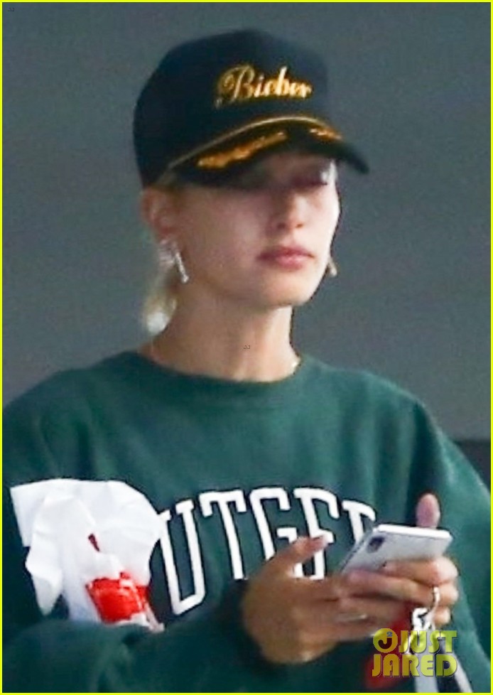 hailey bieber reps new last name on her baseball hat 04