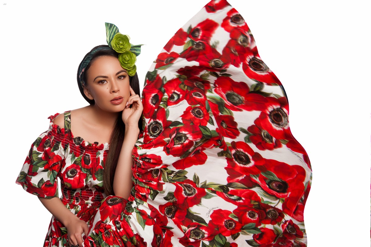 janel parrish beauty spread inlove mag 04