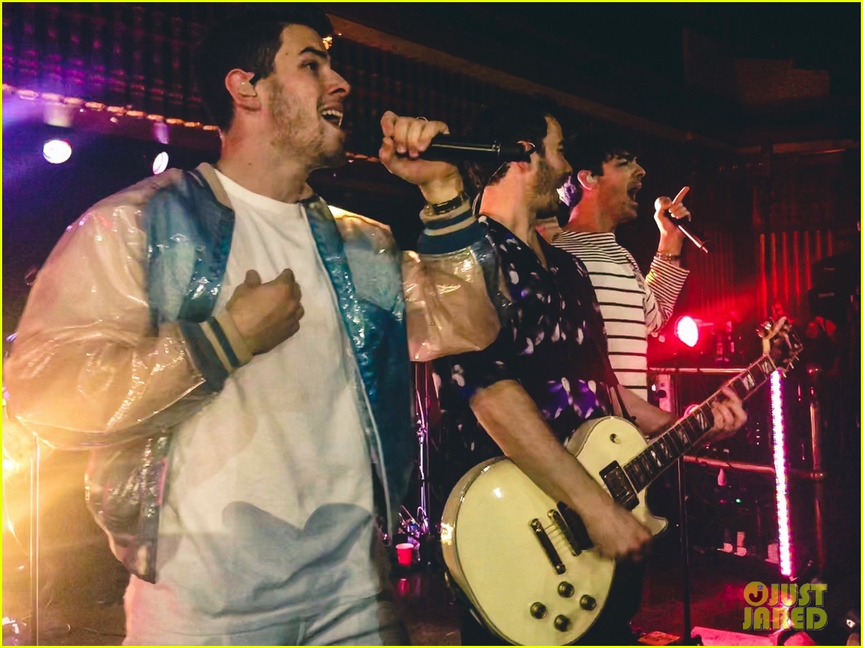 jonas brothers hit the stage for concert in london 02