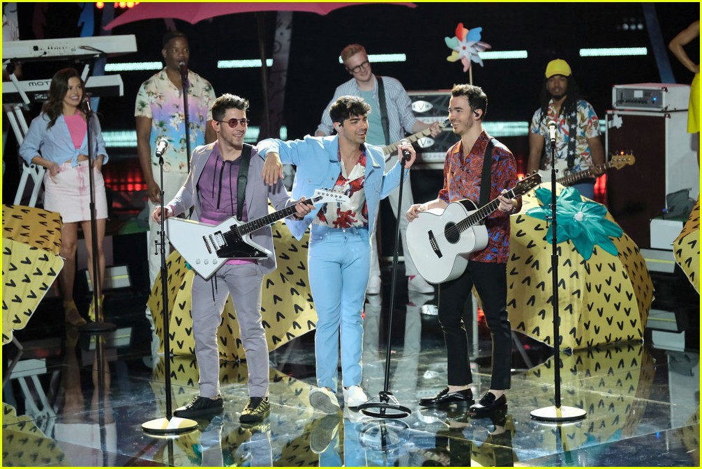 the voice jonas brothers finale performance 05