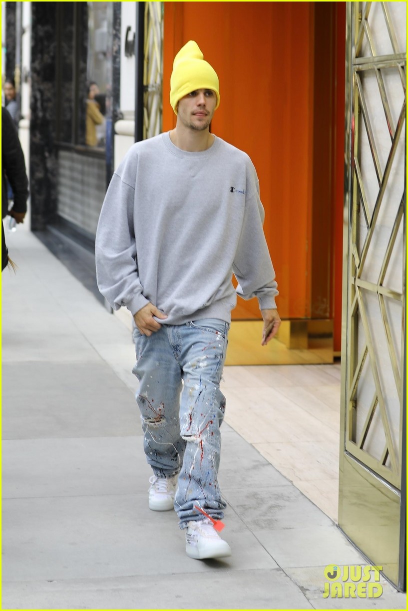 justin hailey bieber wear oversized sweaters for beverly hills shopping day 02