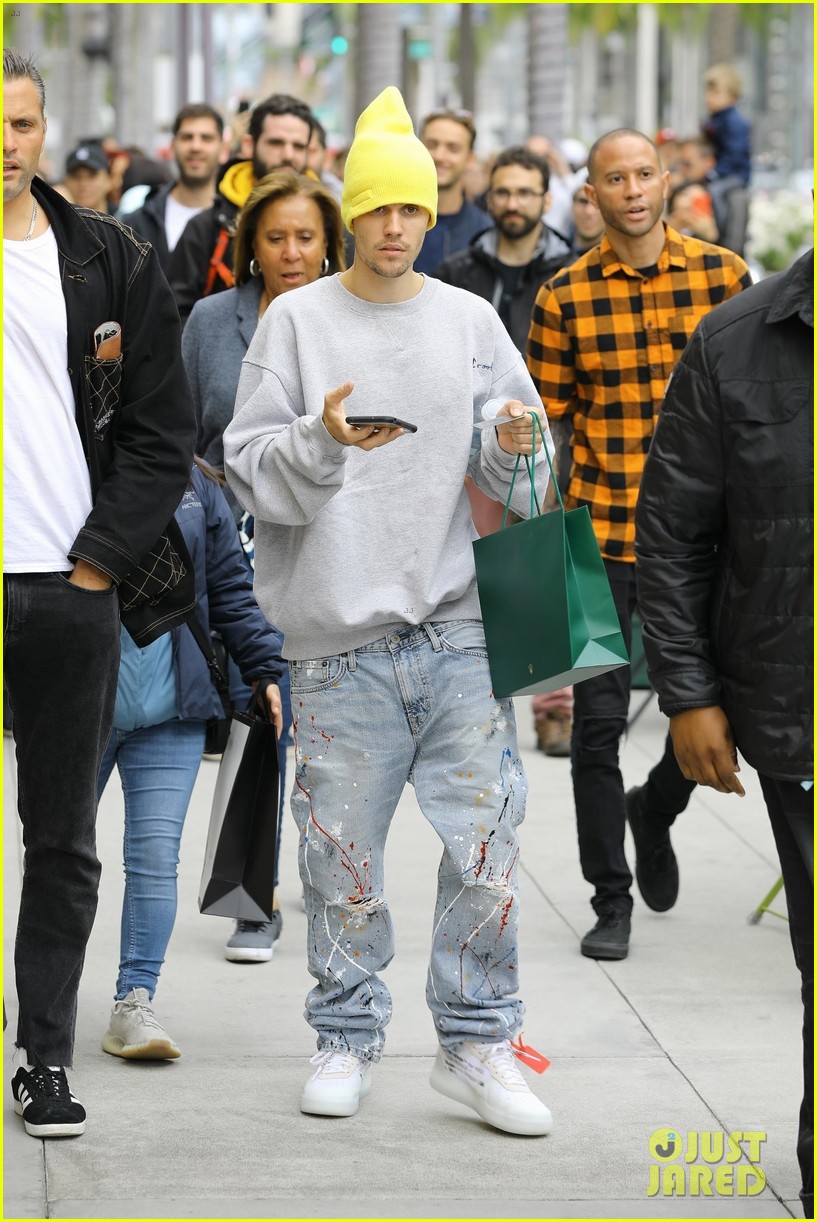 justin hailey bieber wear oversized sweaters for beverly hills shopping day 04