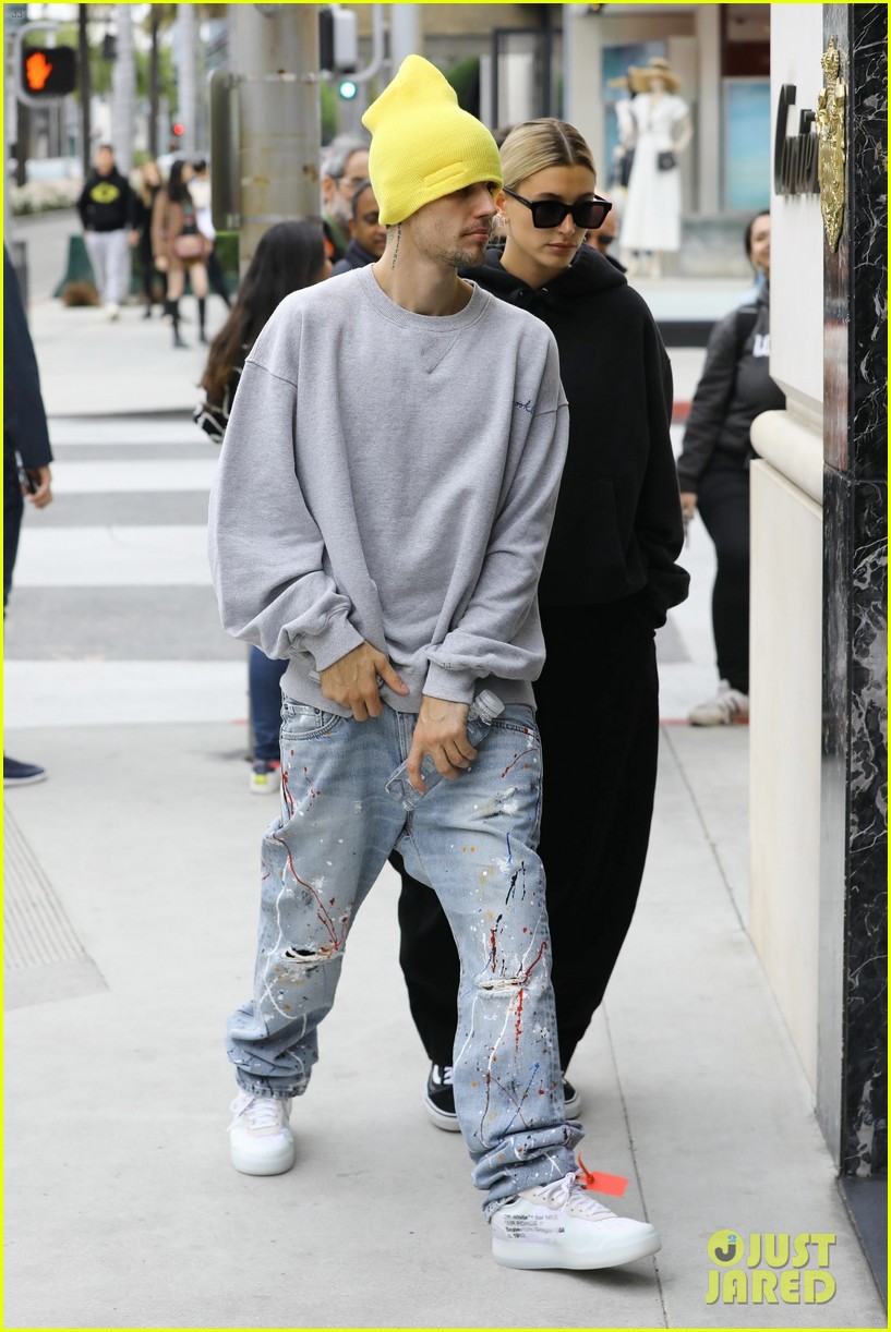 justin hailey bieber wear oversized sweaters for beverly hills shopping day 05