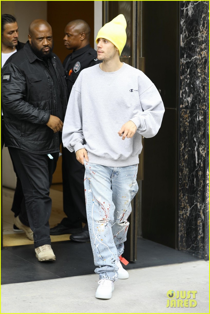 justin hailey bieber wear oversized sweaters for beverly hills shopping day 06