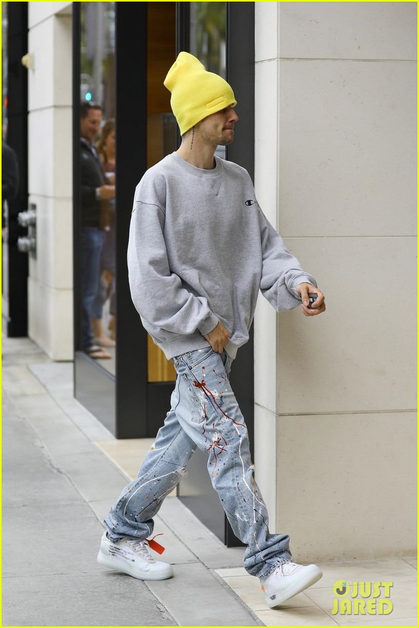justin hailey bieber wear oversized sweaters for beverly hills shopping day 08