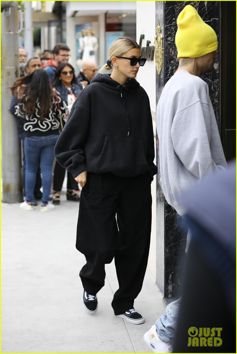 justin hailey bieber wear oversized sweaters for beverly hills shopping day 12